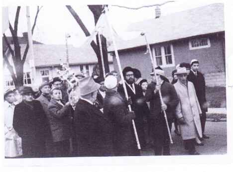 The procession makes its way to the synagogue.  Do you recognize anyone in the photo?