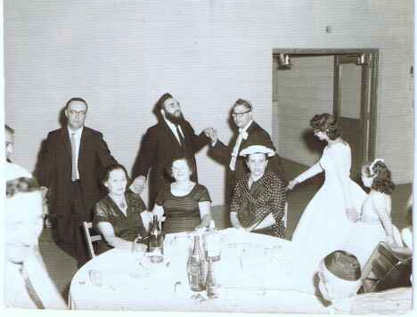 Wedding reception held at the Shaarey Zedek Synagogue, 1959